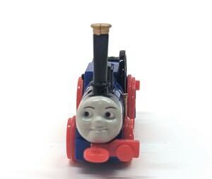 トーマスとなかまたち　パート10　フォーガス　2006年右前方下部か欠損しています 中古品です　子供が遊んでいた物です。キズ、汚れ等あり