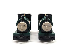 トーマスとなかまたち　ピーターサム　2003年　１台は後部連結がありません　中古品です　子供が遊んでいた物です。キズ、汚れ等あります。