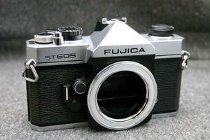 FUJICA フジカ製 M42マウント専用 昔の高級一眼レフカメラ ST605ボディ 希少な作動品 （腐食無し）