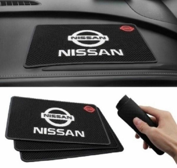 日産　ダッシュボード滑り止めマット　NISSAN