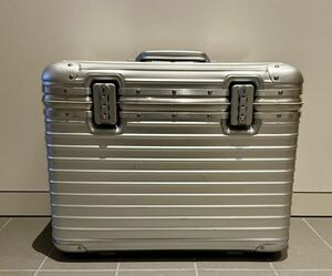 RIMOWA パイロット トローリー 機内持ち込みサイズ