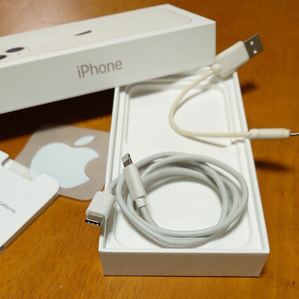 iPhone13 空箱　　　　　　　　　　ケーブル２本付　　 Apple