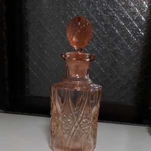 フランスアンティーク　カットが綺麗なピンク色の香水瓶 　レアな大きめサイズ