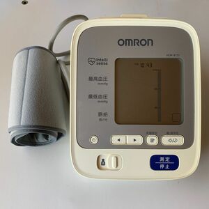 OMRON 自動血圧計。HEM-8723
