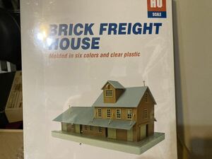 #Walthers Trainline HO scale brick cargo house kit 