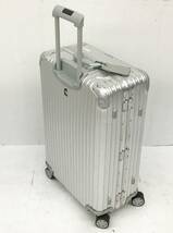 大型 リモワ スーツケース 4輪 キャスター付き 横幅約46㎝ 高さ約73㎝ 奥行約27㎝ TSAロック ダイヤル式 シルバー 海外旅行 RIMOWA_画像2