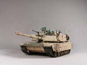 Art hand Auction 1/35 US Army M1A1 Ebrams Kampfpanzer, interne Struktur verändert, lackiert, fertiges Produkt, Plastikmodelle, Panzer, Militärfahrzeuge, Fertiges Produkt