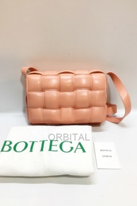 代官山)BOTTEGA VENETA ボッテガヴェネタ PADDED CASSETTE パデットカセット ショルダーバッグ ピンク 保存袋付き