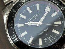 稼働 GUCCI グッチ 136.2 DIVE ダイブ 200M/660FT 黒文字盤 メンズ腕時計 ブランド腕時計 デイト クオーツ ネイビー レッド_画像4