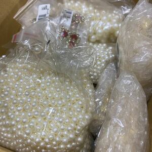 60サイズ ダンボールいっぱい　在庫処分　コットンパール風　ビーズ　ピアス金具