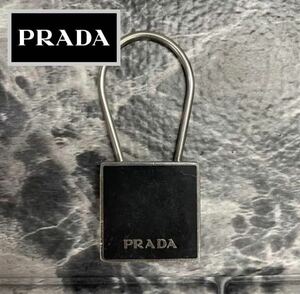 プラダ　PRADA キーホルダー　キーリング　ロゴ　チャーム