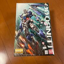 バンダイ MG 1/100 機動戦士ガンダムOO ダブルオークアンタ_画像1