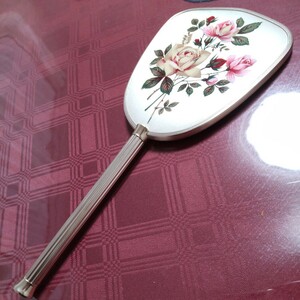  hand-mirror mirror Britain made high class goods reverse side, rose. flower super beautiful and robust . frame total length approximately 31cm unused beautiful goods shape . Vintage feeling equipped 