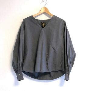 Hug O war ハグオーワー CLOTH&CROSS クロス＆クロス コットンリネン Vネック 袖 シャーリング ブラウス /長袖 シャツ パフスリーブ 雅姫