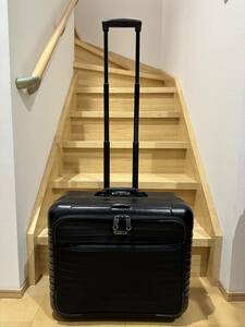 Rimowa Rimowa Bolero Suitcase Business Lollie Black 861.50 40L