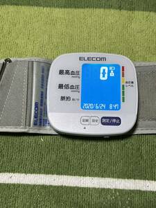 ELECOM HCM-WS01WH エクリア手首式血圧計 ホワイト中古　年製2021 動作品　(FB H1)