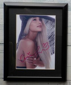 アリアナ・グランデ 直筆サイン入り 生写真 ★証明書付 高級フレーム入り Ariana Grande autograph