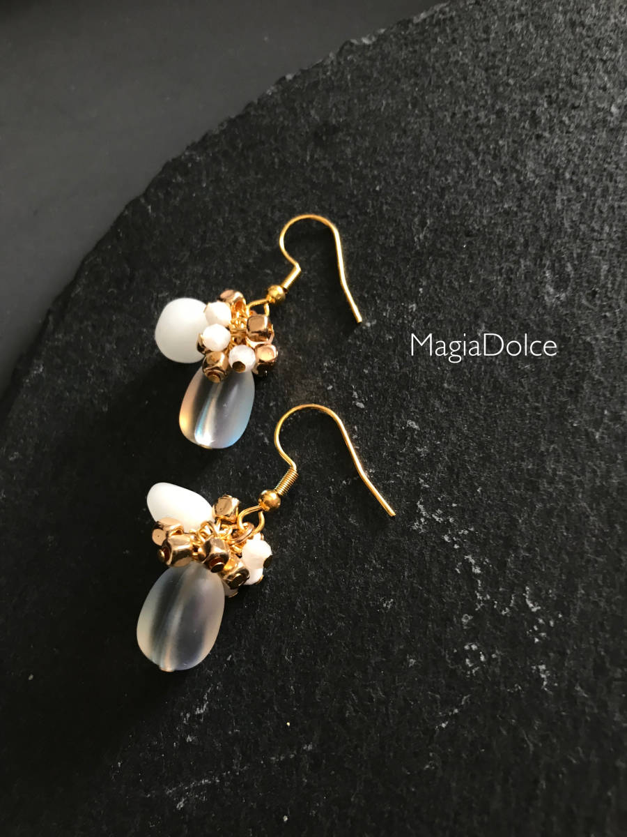 MagiaDolce.h 422 ●Boucles d'oreilles en pierre de lune opale naturelle Boucles d'oreilles en or Boucles d'oreilles en pierre naturelle blanche Boucles d'oreilles hypoallergéniques Boucles d'oreilles faites à la main, des boucles d'oreilles, pierres de couleur, opale