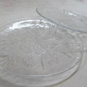 KOSTA BODA コスタボダ ULLA ウラ ガラス プレート皿 2枚セット 花/蝶柄 保管品の画像5