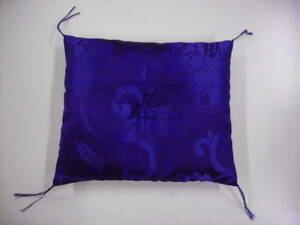手作り　小座布団　置物用　２４ｃｍ×２０ｃｍ　紫　唐草模様