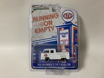 ☆グリーンライト GREENLIGHT RUNNING ON EMPTY【1976 VOLKSWAGEN T2 TYPE2 DOUBLE CAB［STP］】 1/64（未開封）☆_画像1