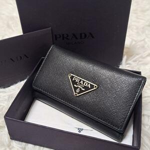 PRADA プラダ 箱付きキーケース サフィアーノレザー 黒 三角プレート 6連キーケース 4連 本革 ユニセックス レディース メンズ 男女兼用