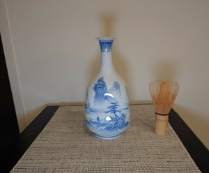 高木二郎（茲朗） 作　三川内焼　平戸 染付　花瓶　山水画　高さ約20cm　共箱　平戸焼