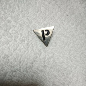 ポリシックス POLYSICS ピンバッジ シルバー NATIONAL P / USED品 / ネコポス送料無料