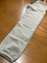 M【新品・国内正規品】FOG Fear of God Essentials エフオージー エッセンシャルズ SWEAT PANT スウェットパンツ リフレクター _画像1