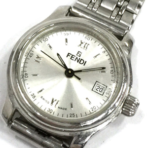 フェンディ デイト クォーツ 腕時計 シルバーカラー文字盤 レディース 未稼働品 社外ブレス ファッション小物 FENDI