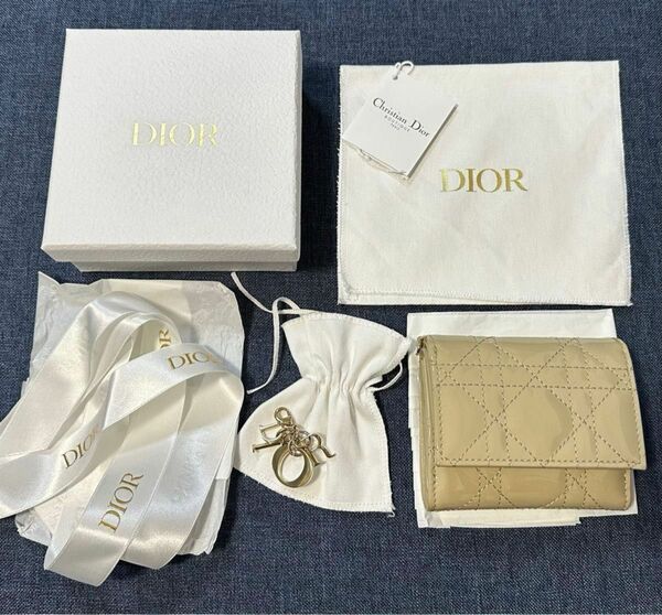 ディオール　ロータスウォレット　カナージュパテントカーフスキン　ベージュ　dior