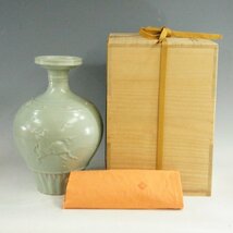 T　京焼　村田亀水　青瓷飛馬彫盤口　瓶　　　青磁大型飾壷　高さ35cm　共箱　未使用美品　3921_画像2