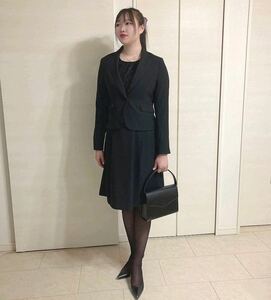 ◆１７号　大きいサイズ　御葬儀　卒業式　入学式　結婚式　法事に！フェミニンシルエットで年齢層幅広く大人気　ブラックフォーマル