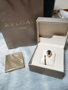 バングル クォーツ 腕時計ブラックとピンクゴールドのグリーンアイカラーの蛇デザインbvlgari