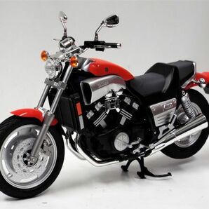 【アオシマ】1/12 ヤマハ Vmax 1200 1985～2007年レッド（ 商品№ 109618)の完成バイクモデルの画像1