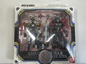 【中古】S.I.C仮面ライダーダークキバ＆S.I.C仮面ライダーイクサ