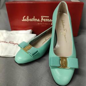 051221　253256　Salvatore Ferragamo　サルバトーレ フェラガモ　パンプス　ヴァラ　レディース　サイズ6C　ミントグリーン　箱付き