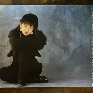アクシア AXIA 1988 斉藤由貴 オリジナル カレンダー ポスター 非売品 俳優 グラビア タレント 撮影 写真 くろい服の妖精の画像1