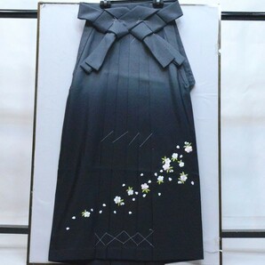 刺繍袴 黒地 ぼかし グラデーション 袴下95cm 160-170cm 単品 新品（株）安田屋 NO32020の画像1