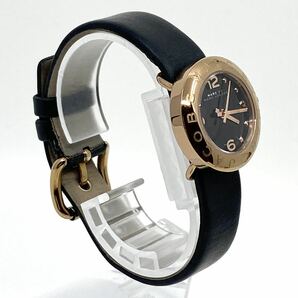 MARC BY MARC JACOBS 腕時計 ロゴベゼル クォーツ quartz 3針 ブラックフェイス ゴールド 黒 金 マークジェイコブス Y213の画像3