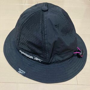 reebok 美品　黒　ナイロンハット　freeサイズ57〜59)帽子 ハット ブラック