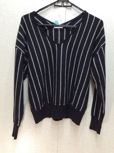  L black × silver stripe knitted V neck size 38