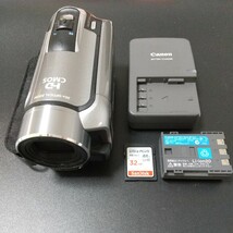 Canon・ iVIS HF R100・ビデオカメラ バッテリーチャージャー & バッテリー & 32GBSDカード付き 作動良好 キャノン キヤノン CANON_画像1