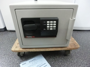 中古品 Sentry Safe ファイアー・セーフ テンキー式 耐火金庫 SB0507 説明書付き