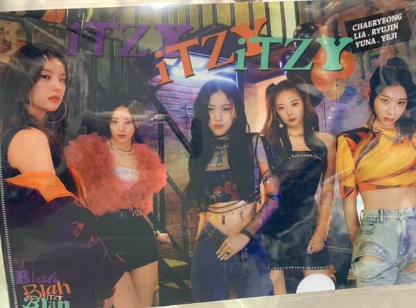 ITZY クリアファイル　①