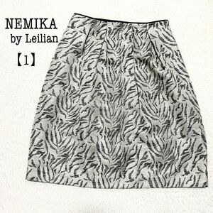 【極美品】NEMIKA by Leilian　台形タックスカート シルバー 1