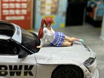 1/64　女子高生　制服　美脚　グラビア　フィギュア　精密塗装　トミカサイズ　ジオラマ　MINI GT LBWK 日本未発売　ミニカー _画像6