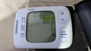 OMRON 手首式血圧計　HEM-6230 