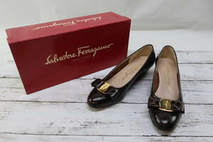 ★同梱不可【S送900円】　737　Salvatore Ferragamo　サルバトーレフェラガモ　ヒールパンプス　ヴァラリボン　型押しクロコ　茶　6C　