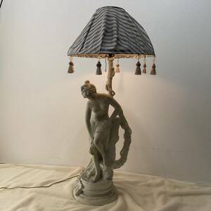 裸婦像　全身像　石膏像風　ランプ　スタンド　104ｃｍ　点灯OK　　　デッサン　彫刻　美術　置物　オブジェ　石膏　重さ9.5キロ　X696